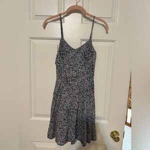 Old Navy - Like New Navy & White flower sundress. Rayon fabric - XS
